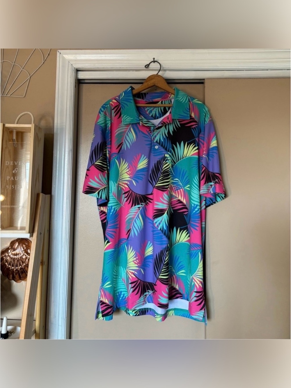 Chubbies hawaiian classic fit shirt with a half-button front size xl
